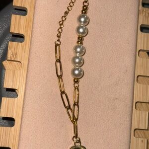 Oro Laminado Elegant Gold and Pearl bracelet